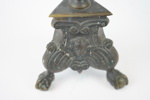 Altarljusstake, patinerad mässing, 1900-tal.