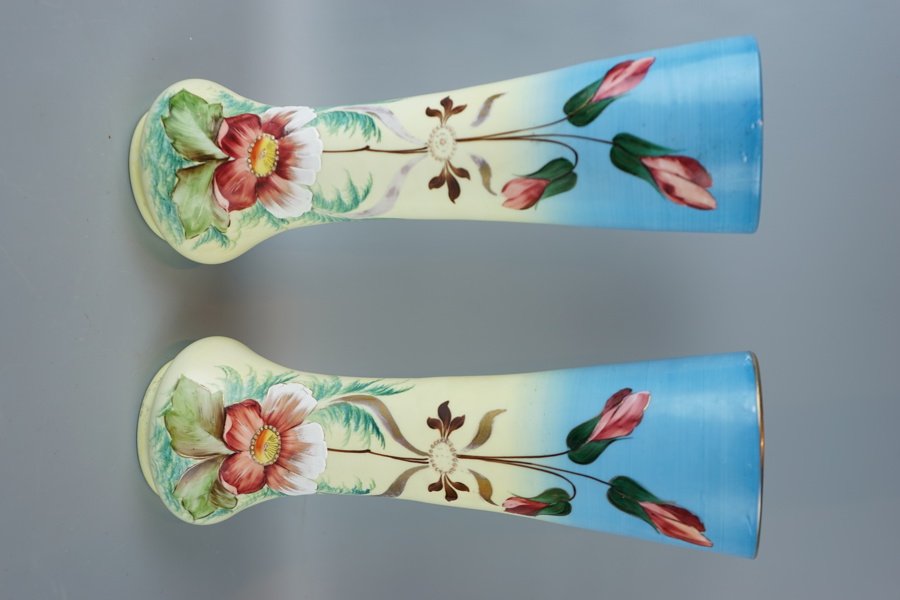 Vaser, ett par, flussglas, handmålade, tidigt 1900-tal.