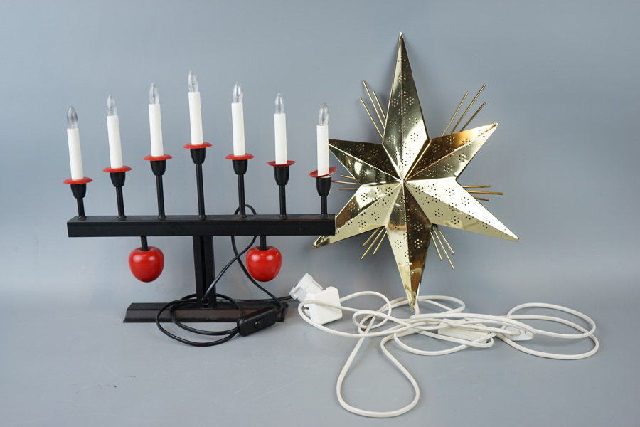 Adventsljusstake och julstjärna, metall/trä, bl.a Markslöjd. 
