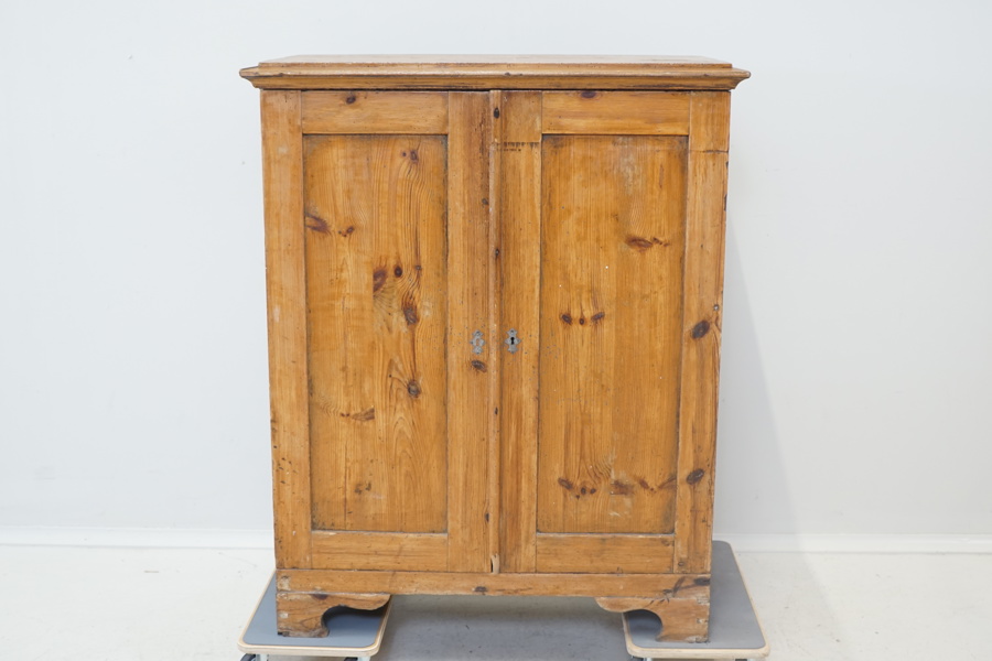 Skåp, furu, 1800/1900-tal.