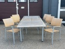 Bord med butterflyskiva samt 6 stolar, teak/metall/plastrotting.