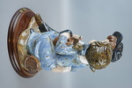 Figurin på träsockel, porslin/trä, Tengra, Spanien.