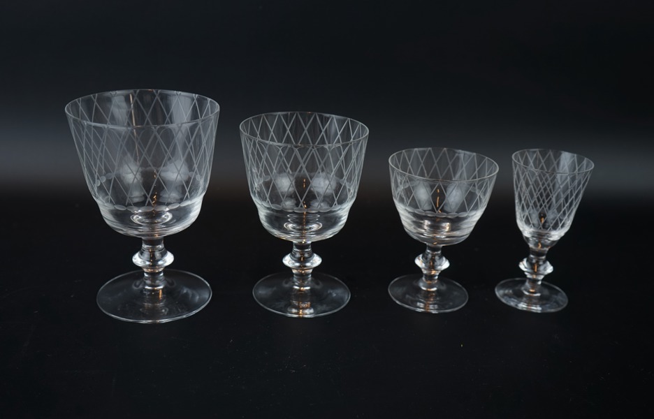 Vicke Lindstrand, glasservis, 10+12+6+7 st, "Sickan", Kosta Boda.
