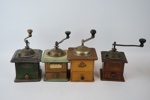 Kaffekvarnar m.m, 10 delar, trä/mässing,bl.a Trösser, 1900-tal.
