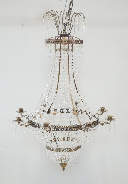Takkrona, för 8 ljus, 9 ljuspunkter, glasprismor/mässing, 1900-tal.