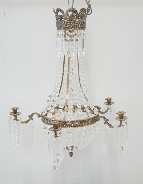 Takkrona, för 5 ljus, 6 ljuspunkter, glasprismor/mässing, 1900-tal.