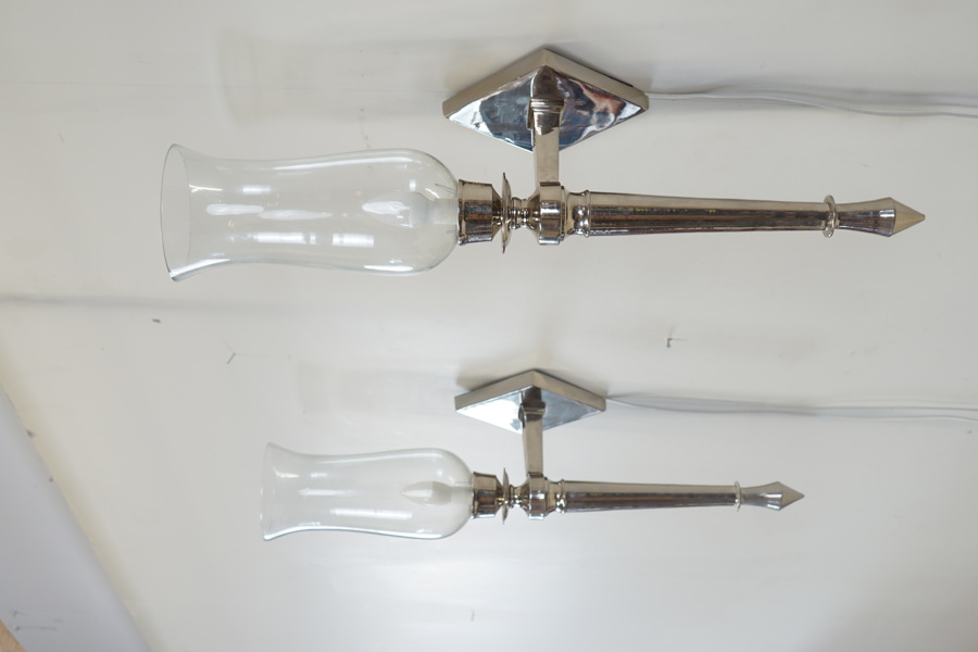 Vägglampor, ett par metall, glas, samtida.