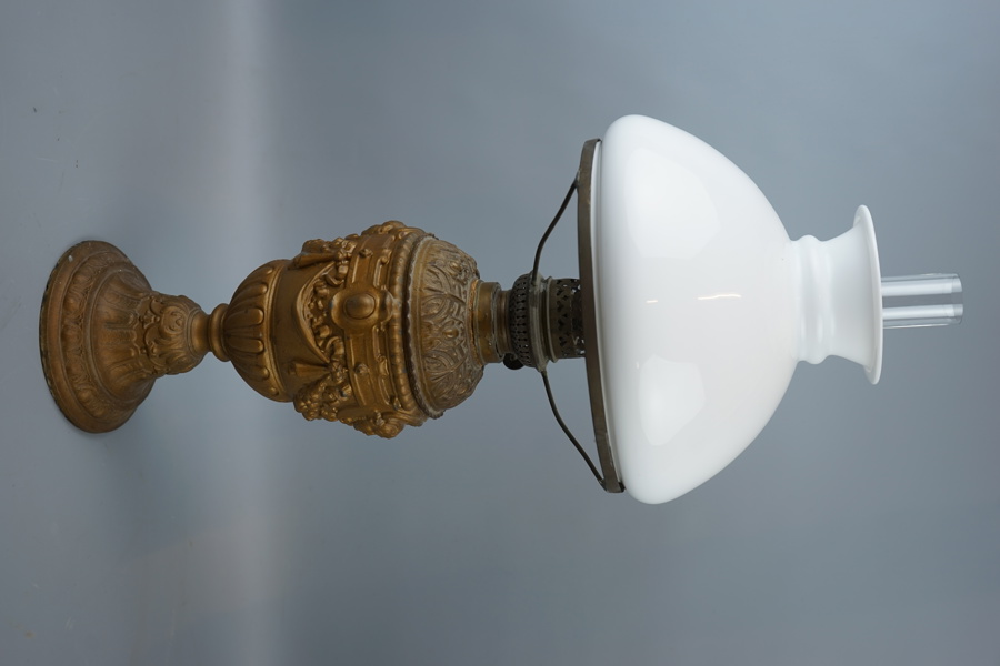 Bordsfotogenlampa, metall/glas, 1800/1900-tal.