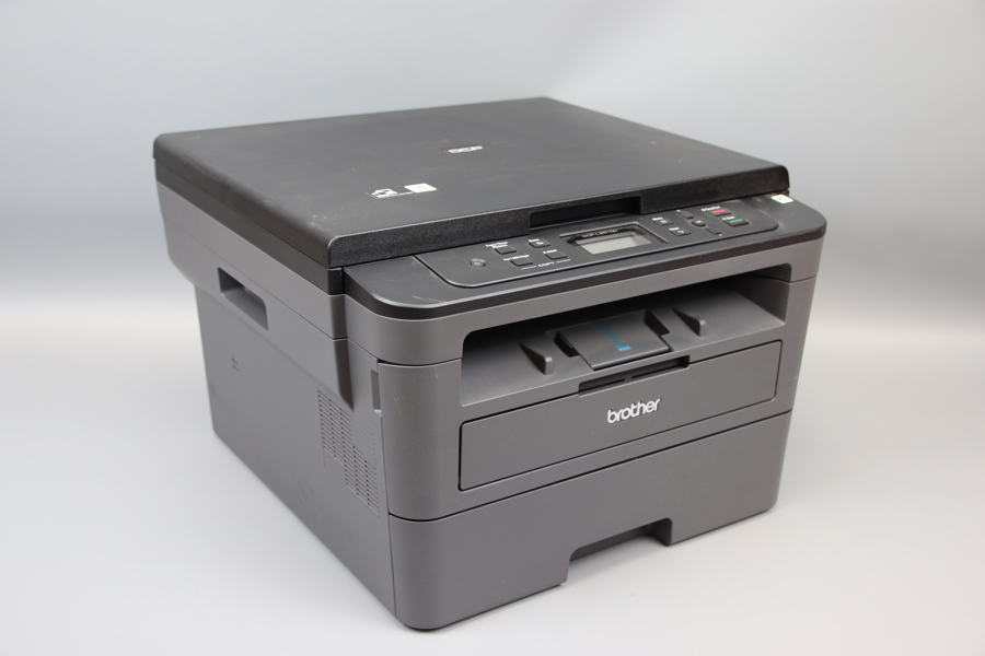 Multiskrivare, Brother DCP-L25100, samt kablar.