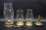 Ljusstakar, stormlyktor och ljussax, 5 delar, mässing/glas.