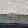 Betongbord, på stålunderrede. 