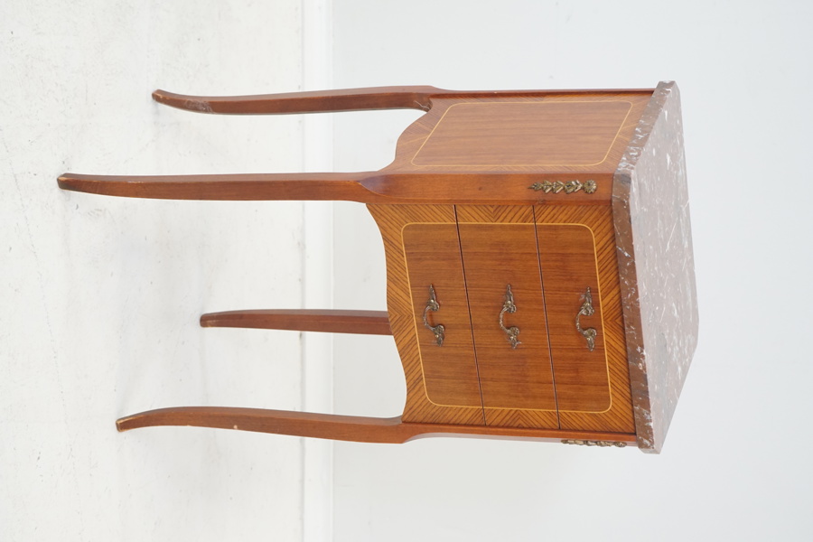 Stilbyrå, 3 lådor, trä, stenskiva, gustaviansk stil, 1900-tal.