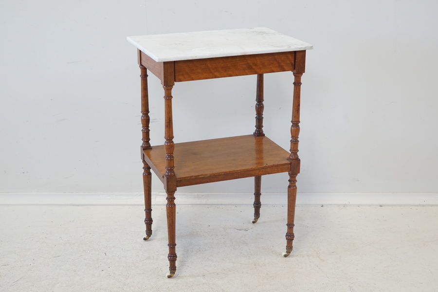 Sidobord, björk/marmorskiva, hjultrissor, omkring 1900.