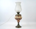 Elektrifierad fotogenlampa, majolika/metall, 1800/1900-tal.