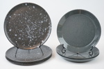 Tallrikar, 7 delar, stengods/porslin, Aida, ''Raw'' och Kaj Franck, ''Teema'', Iittala.