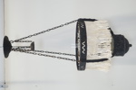 Fotogentaklampa, smide, fransar i textil, 1900-tal.