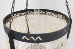 Fotogentaklampa, smide, fransar i textil, 1900-tal.