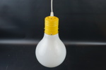 Taklampa, i form av glödlampa, s.k. Pop Art, 1960/70-tal.