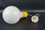 Taklampa, i form av glödlampa, s.k. Pop Art, 1960/70-tal.