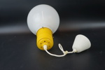 Taklampa, i form av glödlampa, s.k. Pop Art, 1960/70-tal.
