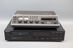 Cd-spelare Sony CDP-212, och kassettbandspelare, DUX EK 3511.