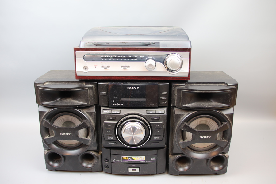 Stereo, Sony MHC-EC69, samt skivspelare.