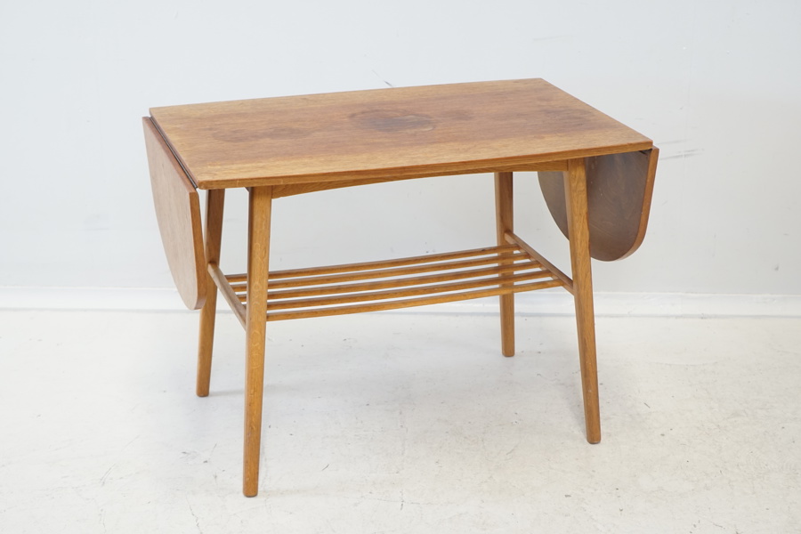 Soffbord med klaffar och hylla, teak, 1900-talets andra hälft.