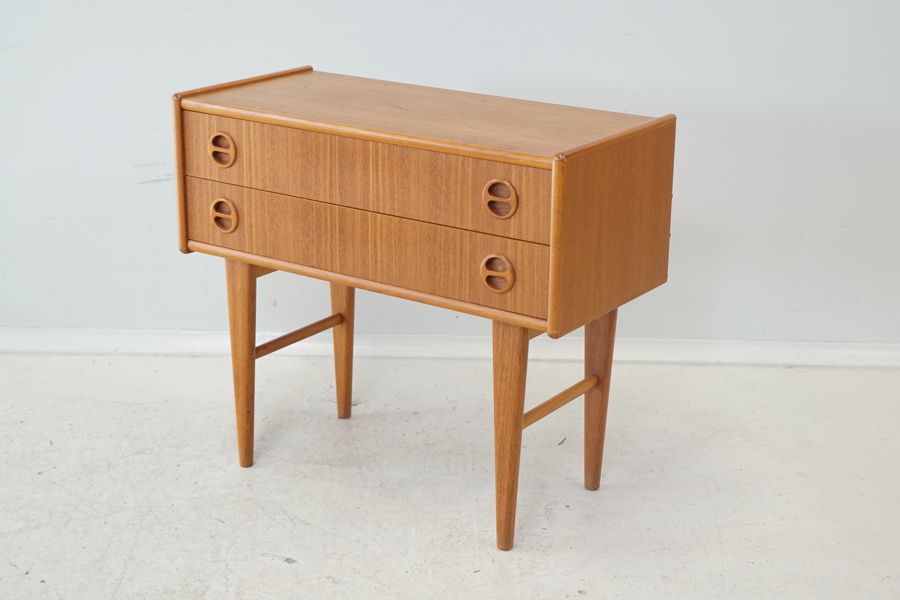 Hallbyrå, 2 lådor, teak, 1900-talets andra hälft.