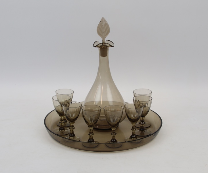 Likörservis, 10 delar, rökfärgat glas, 1900-talet.