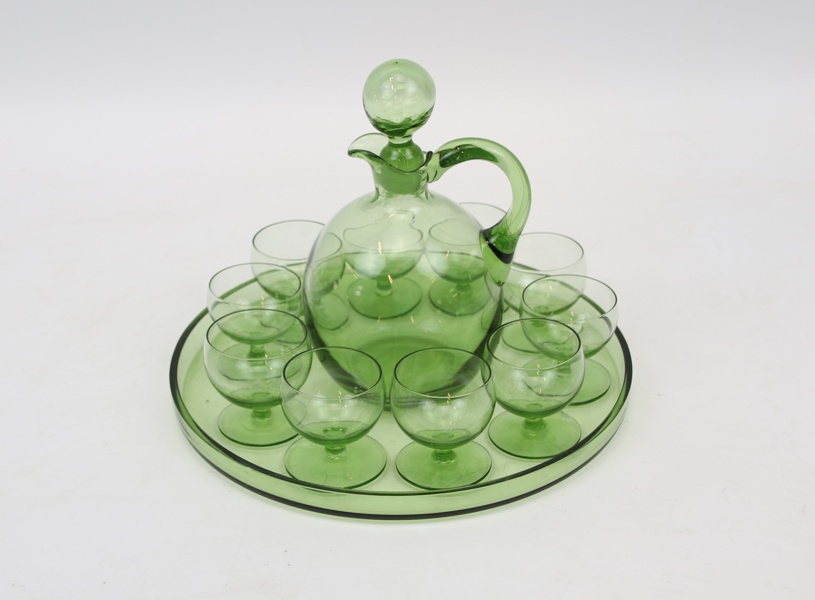 Likörservis, 12 delar, grönt glas, 1900-talet.