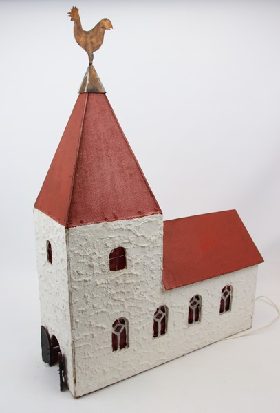 Julkyrka med belysning.