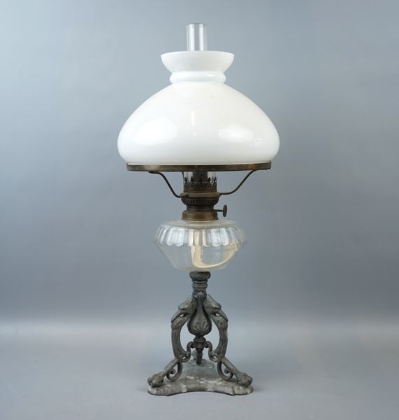 Fotogenlampa, metall/glas.