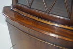Hörnskåp, mahogny/glas, engelsk stil, 1900-talet senare del.
