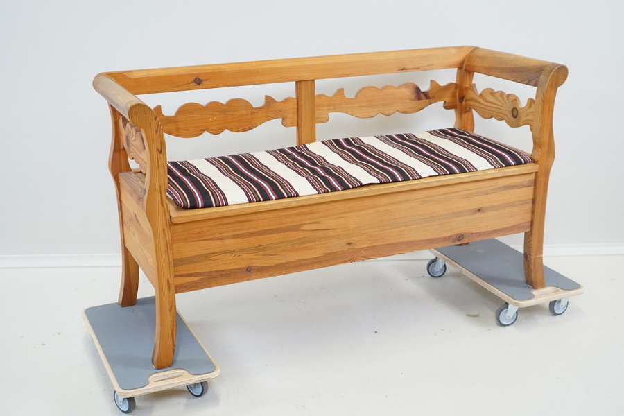 Soffa med förvaring, furu/textil, 1900-tal.