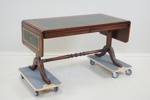 Soffbord med klaffar, mahogny, skinnklädd skiva, engelsk stil, 1900-talets senare del.