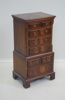 Byrå, 8 lådor, mahogny, Reprodux, England, 1900-talets senare del.
