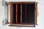 Vitrinskåp, mahogny/glas, senbarockstil, 1900-talets första hälft.