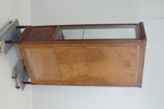 Vitrinskåp, trä/glas, rokokostil, 1900-talets första hälft.