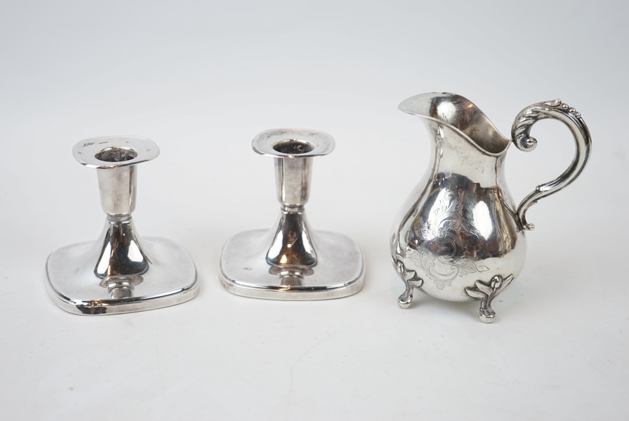 Ljusstakar och gräddkanna, 3 delar, silver.