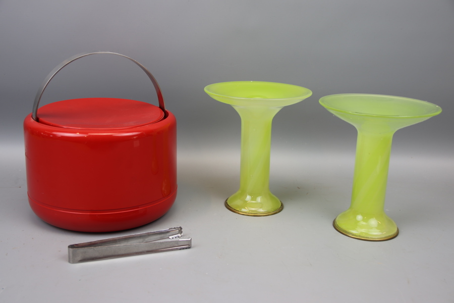 Ishink med tång och ljusstakar, ett par, plast/glas, bl.a Erik Magnussen, Stelton, Danmark.