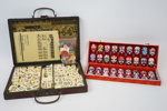 Mahjongspel och Jing-masker, ett parti.