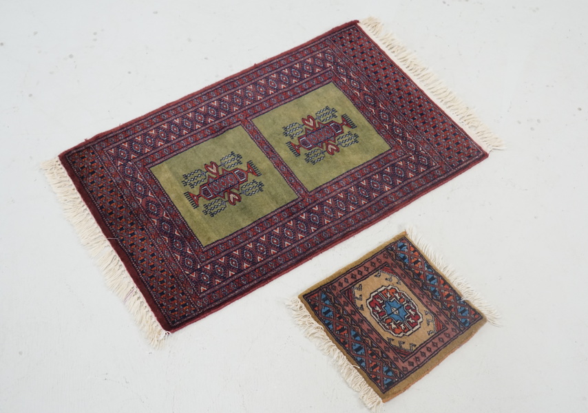 Mattor, 2 st, orientaliska, bl.a Pakistan, handknutna, ull.
