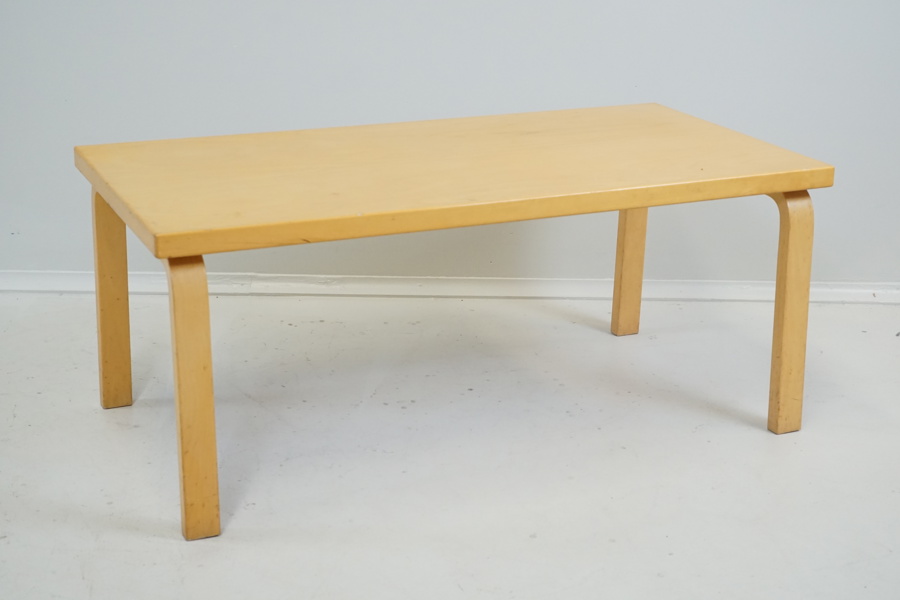 Alvar Aalto, soffbord, björk ben i böjträ, Artek, 1940/50-tal.