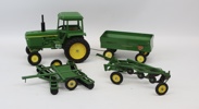 John Deere, traktor och tillbehör, 4 delar, metall, ERTL & Co.