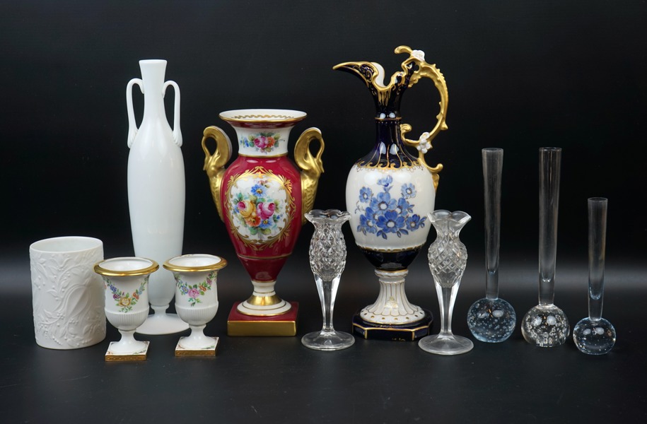 Vaser, 11 delar, porslin/glas, 1900-tal.