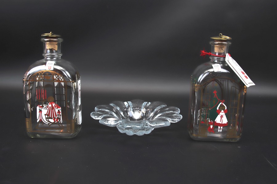 Snapskaraffer och skål, 3 delar, glas, Holmegaard, Danmark.