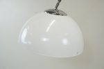 Golvlampa bågmodell, krom/sten/plast, 1900/2000-tal.