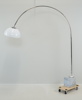Golvlampa bågmodell, krom/sten/plast, 1900/2000-tal.