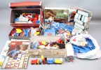 Legosystem, tågbana, instruktionsböcker, m.m, ett parti, 1970-tal.