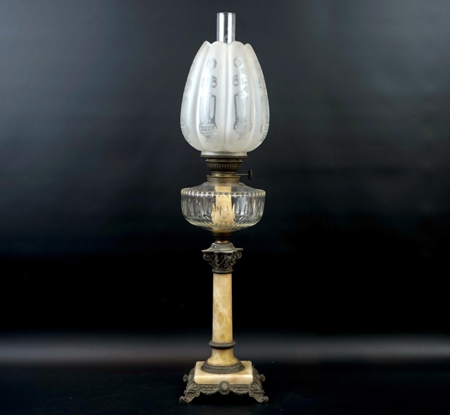 Fotogenlampa, glas/metall/marmor, 1900-talets början.
